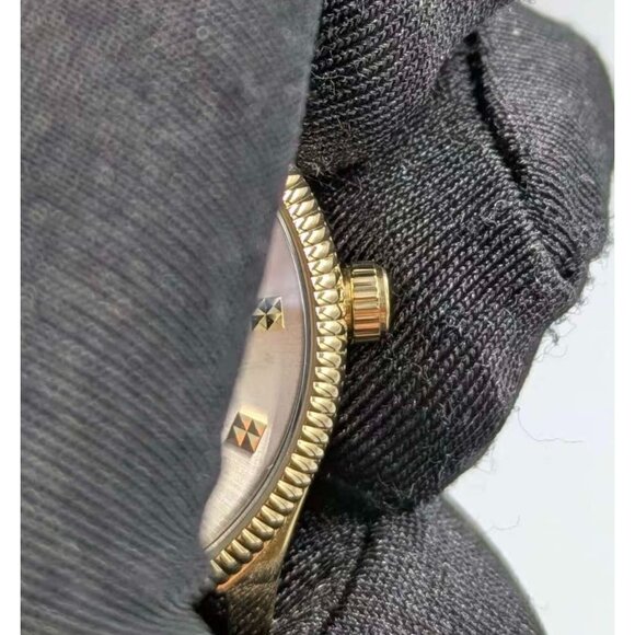 Gucci G-Timeless Bee Quartz Calfskin Strap Watch Black 29mm 632794 main image 4